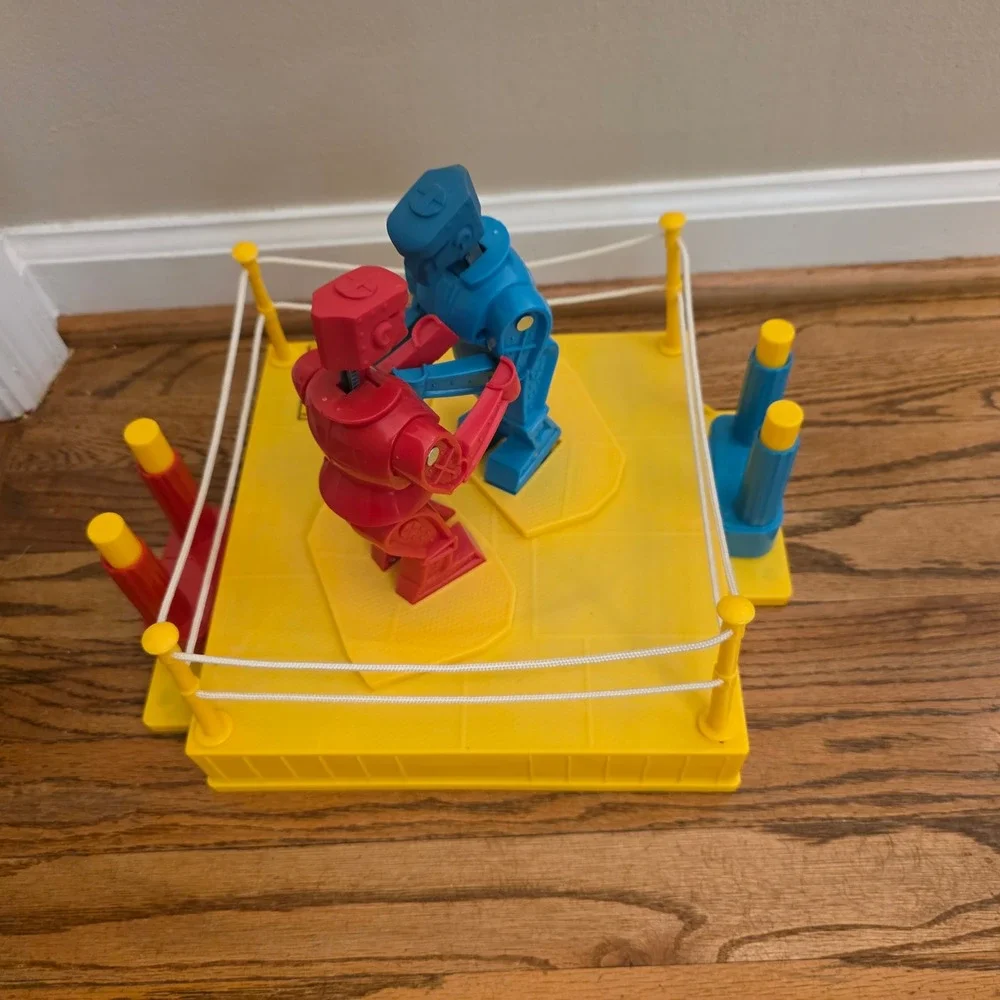 Mattel Rock Em Sock Em Robots Tabletop Boxing Game Red Rocker Blue Bomber Ring